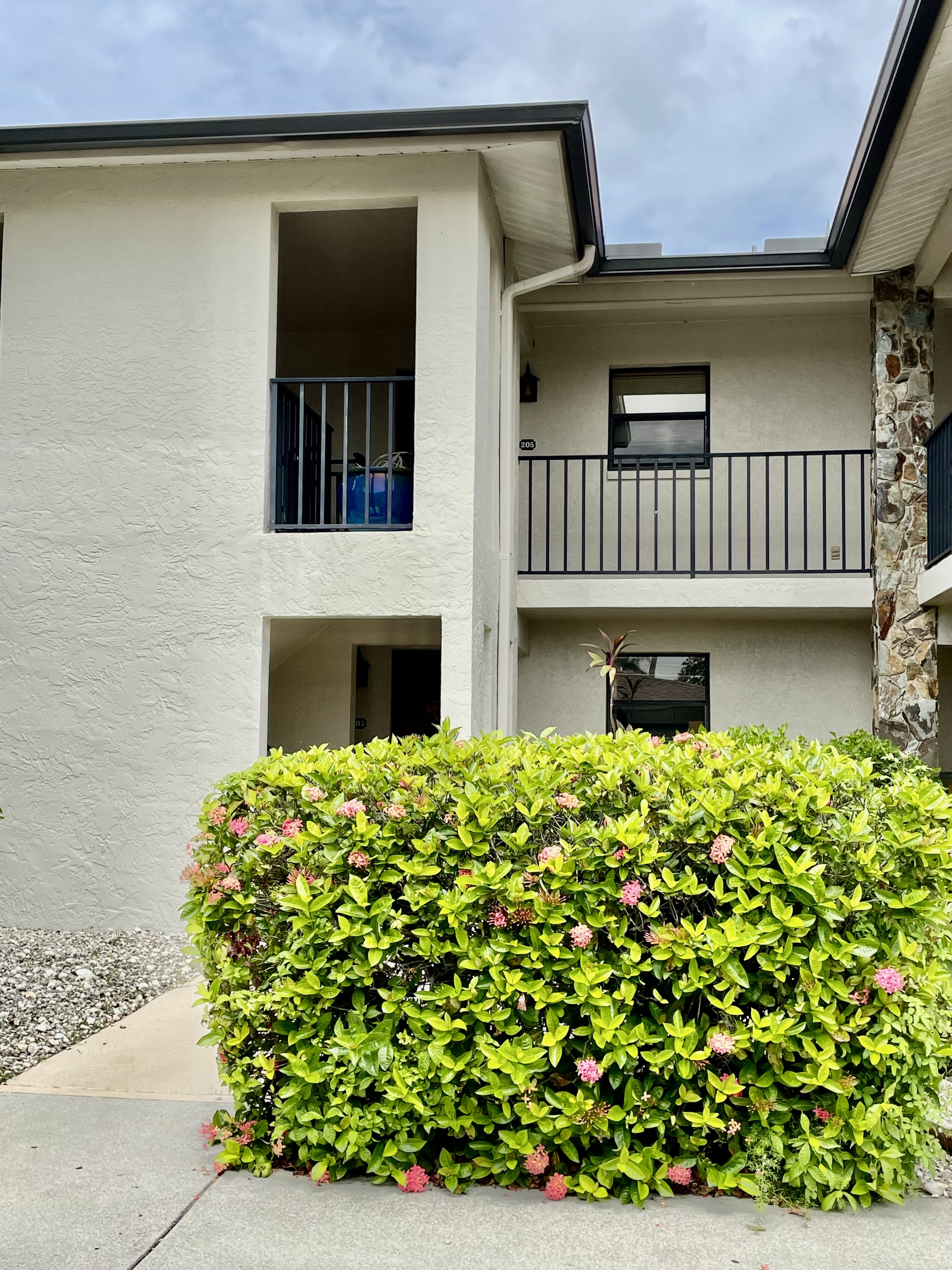 12498 Riverside Drive #205